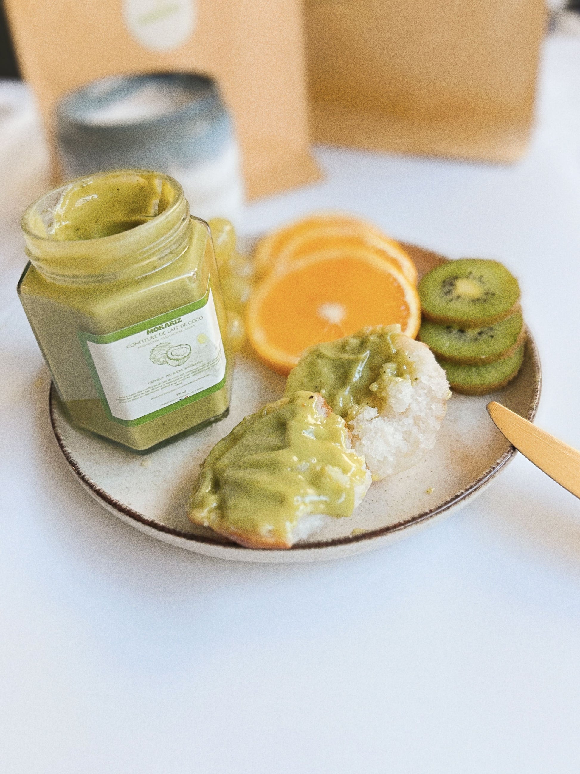 Confiture de liat de coco vegan, confiture de lait matcha, matcha latte au coco, confiture de lait vegan, confiture de lait de coco, collation saine, pate a tartiner vegan, confiture, caramel vegan, pate a tartiner sans lait, crème dessert, crème dessert vegan, crème dessert sans lactose, pate à tartiner sans lactose